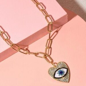neckclace heart shape with eye